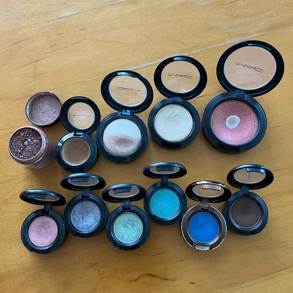 MAC Cosmetics Assorted Eyeshadow & More Bundle - Picture 3 of 4
